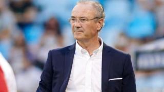 Juan Ignacio Martínez dirigiendo un partido.