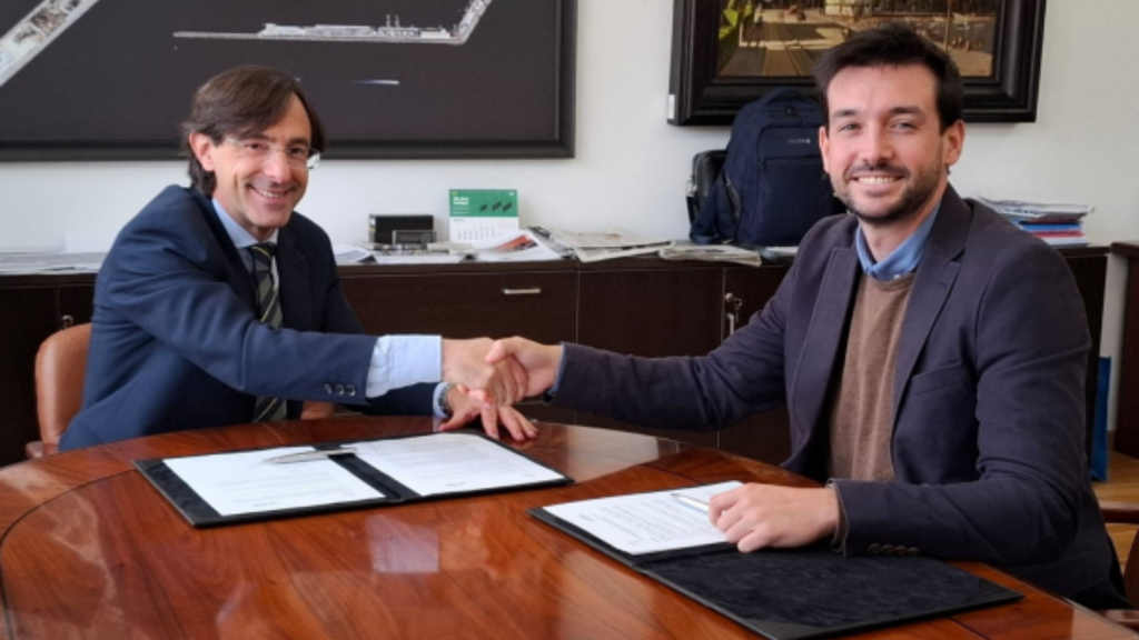 El puerto de Alicante y Mediterranean Algae impulsan la mejora de la calidad del agua con biorremediación