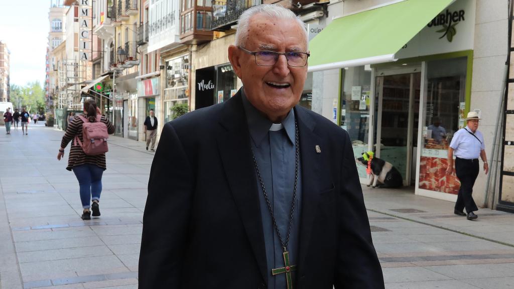 Nicolás Castellanos, obispo emérito de Palencia, misionero español en Bolivia; Premio Príncipe de Asturias de la Concordia; y Premio Castilla y León de Valores Humanos en una de sus visitas a Palencia