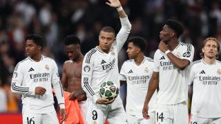 Mbappé, con el balón tras marcar un hat-trick al Manchester City.