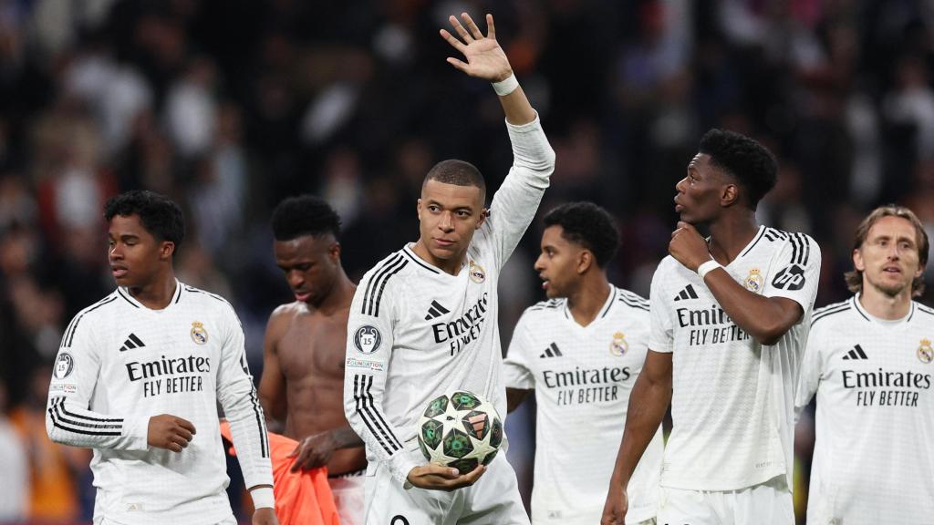 Mbappé, con el balón tras marcar un hat-trick al Manchester City.