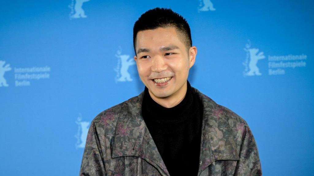 El cineasta Jun Li posa a su llegada al Festival de Cine de Berlín. Foto: Berlinale
