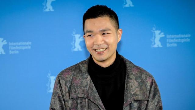 El cineasta Jun Li posa a su llegada al Festival de Cine de Berlín. Foto: Berlinale