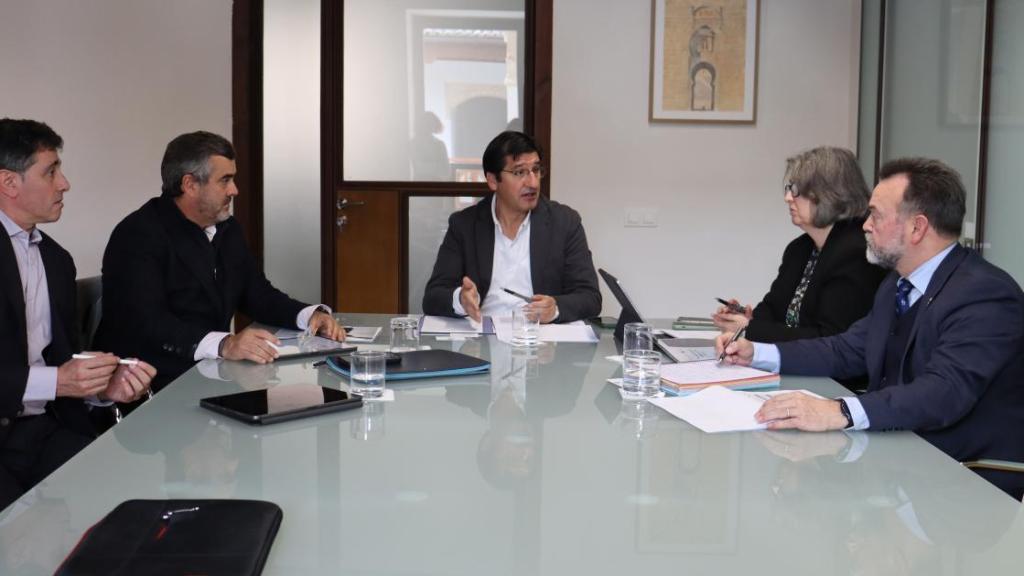 Reunión celebrada para tratar el proyecto 'El Moto'.