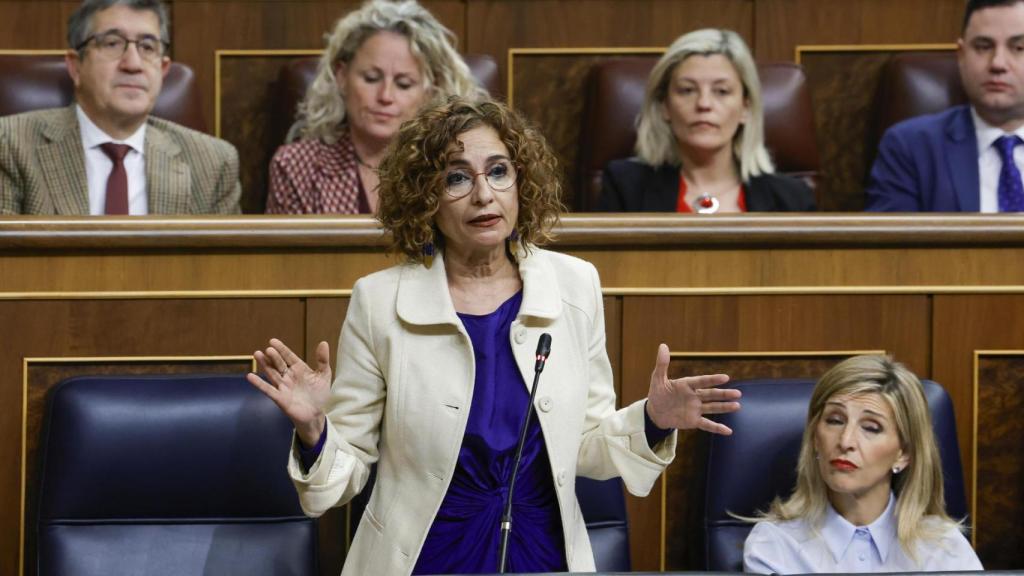 María Jesús Montero, este miércoles junto a Yolanda Díaz en la sesión de control al Gobierno.