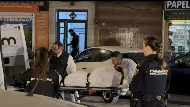 La Policía retirando el cadáver de Joaquín.
