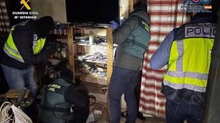 Agentes de la Policía Nacional y la Guardia Civil en una imagen de archivo.