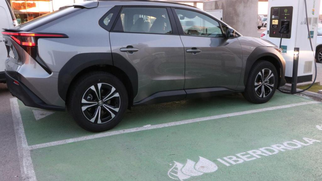 Este SUV eléctrico presenta un consumo de entre 19 y 21 kWh cada 100 kilómetros.