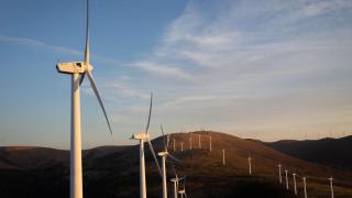 Imagen de archivo de aerogeneradores en el parque eólico de Vilachá, a 15 de marzo de 2024, en Lugo, Galicia