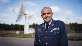 El general Ayuso dirige el centro aeroespacial que busca vida en Marte y desarrolla el sistema antidrones para defender a España de amenazas aéreas