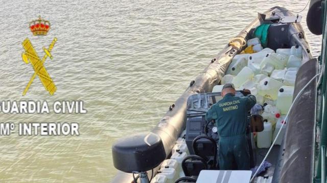 Imágenes de la narcolancha interceptada en Lebrija.