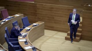 El portavoz de Vox, José María Llanos, y el vicepresidente para la Reconstrucción, Gan Pampols. José Cuéllar / Corts