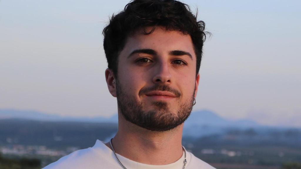 La idea de KnowHow2U comenzó a tomar forma a finales de 2024, pero sus raíces se remontan a la época de Álvaro Muñoz como estudiante de Ingeniería Robótica.