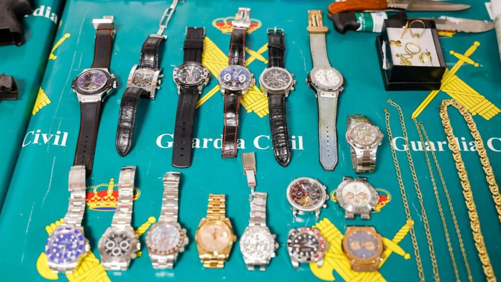 Algunos de los objetos intervenidos.