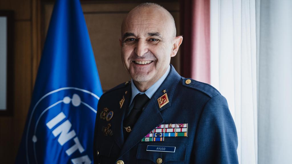 El general Ayuso, director del Instituto Nacional de Técnica Aeroespacial (INTA), situado en Torrejón de Ardoz.