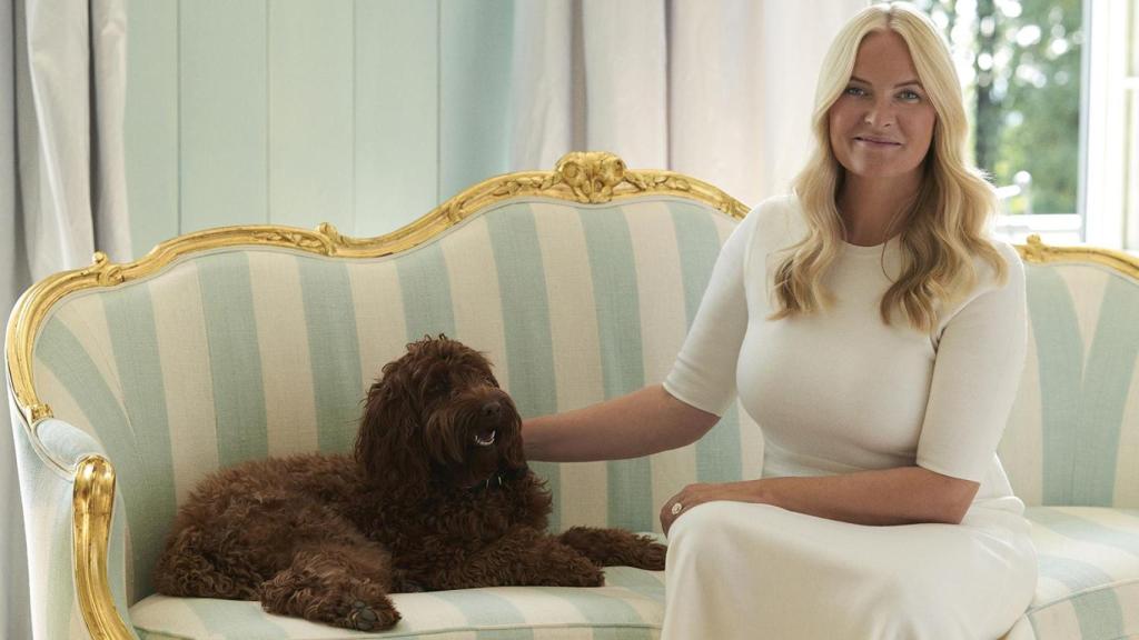 Mette Mari, en un posado oficial en el que mostró el interior de su caasa.