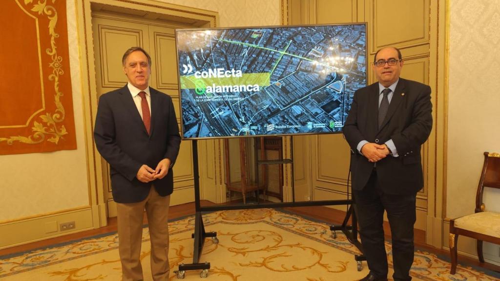 El alcalde de Salamanca, Carlos García Carbayo, y el concejal de Economía y Hacienda, Fernando Rodríguez