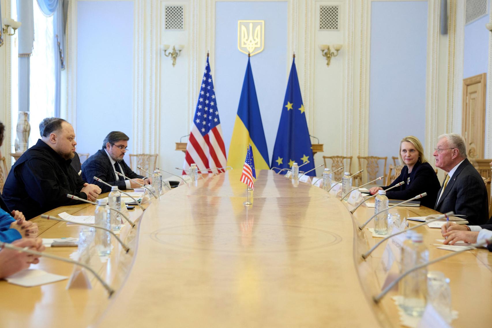 El portavoz del Parlamento ucraniano, Ruslan Stefanchuk, reunido este jueves en Kiev con Keith Kellogg, el enviado especial de Trump para Rusia y Ucrania.