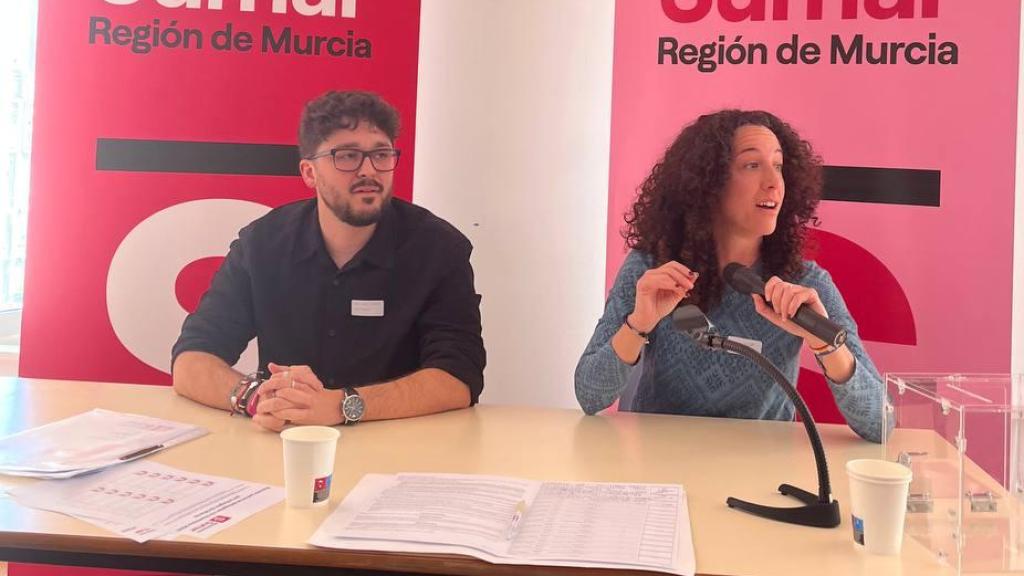 Juan Carlos Pastor y Lorena Lorca intervienen durante la primera Asamblea Regional de Movimiento Sumar.