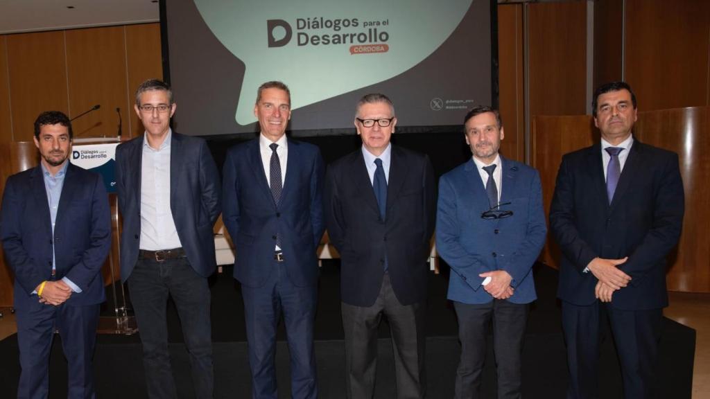 Fotografía de los ponentes y patrocinadores.