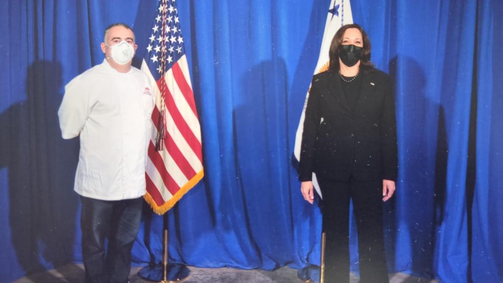 El chef español junto a Kamala Harris.