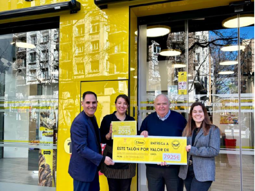 Entrega del talón a Jose Ignacio Alfaro, presidente del Banco de Alimentos de Zaragoza.