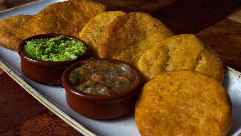 Sopaipillas con chancho.