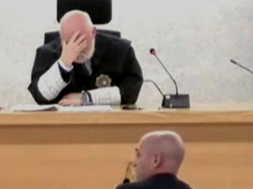 Rubiales, de espaldas, durante su declaración ante el juez Fernández-Prieto.