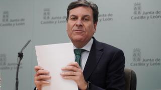 El consejero de Economía y Hacienda y portavoz, Carlos Fernández Carriedo, comparece en rueda de prensa posterior al Consejo de Gobierno