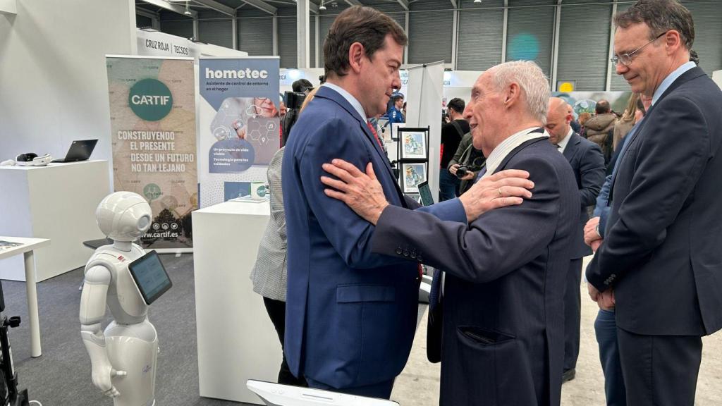 Cartif y su compromiso con el sector de los cuidados: presenta un andador inteligente y un elevador de inodoro en Fitecu