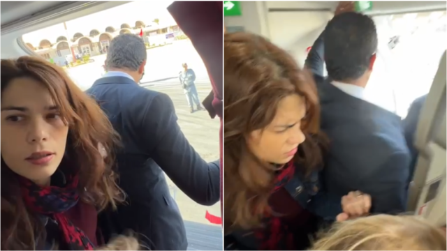 La eurodiputada de Podemos, forcejea retenida en el avión, este jueves en El Aaiún.