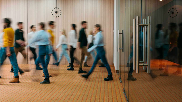 El 81% de los españoles ve a los empresarios como motor del progreso, por encima del gobierno y los sindicatos