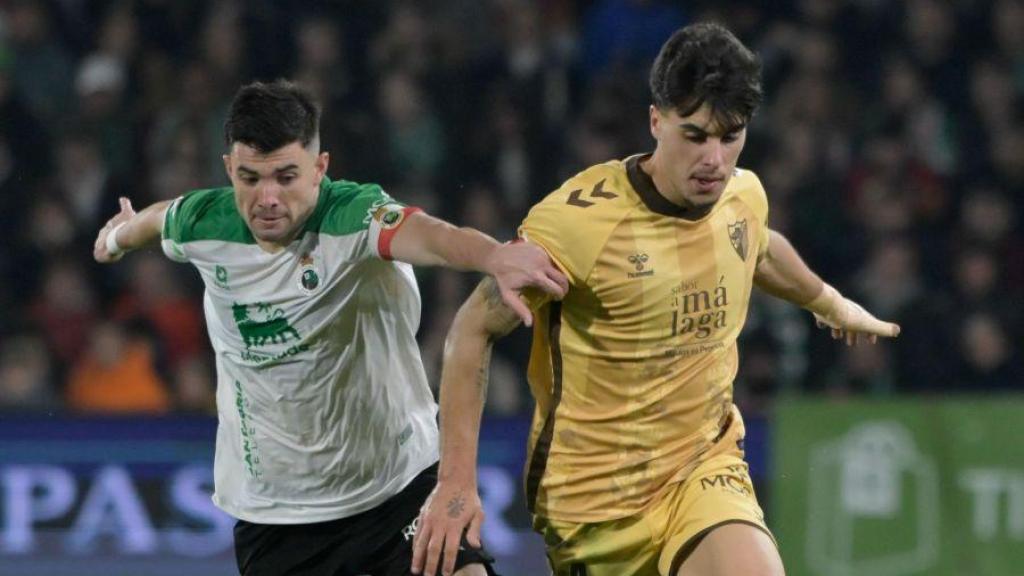 Julen Lobete durante el Racing de Santander vs. Málaga CF