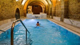 Ni Málaga ni Pontevedra: el precioso pueblo medieval de España que tiene un balneario romano único en el mundo