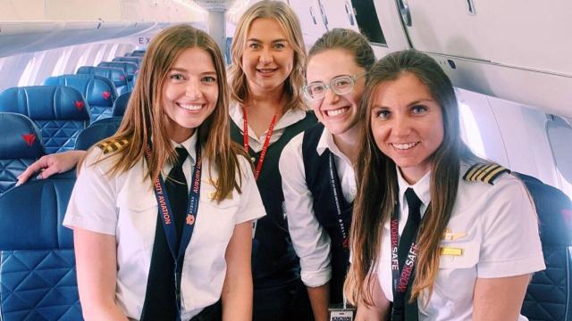 Tripulación femenina de la compañía Endeavor Air Lines.