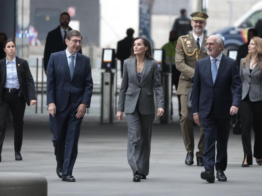 Letizia ha recuperado su traje de Mango para la ocasión.