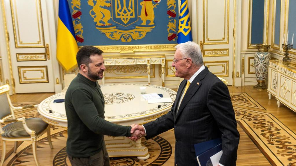 El presidente ucraniano Volodímir Zelenski recibe a Keith Kellogg, enviado especial de Trump para Ucrania y Rusia.