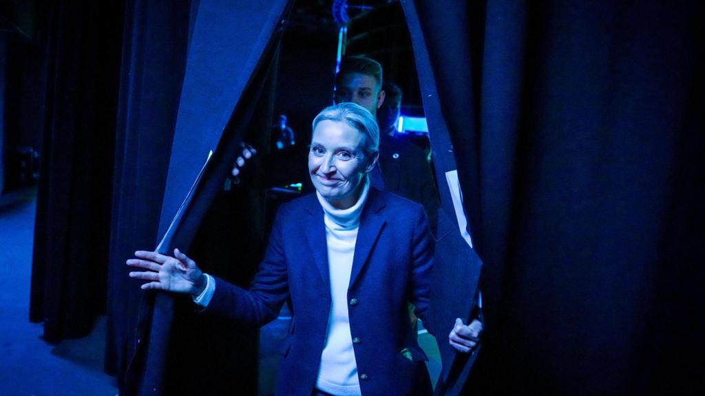 Alice Weidel, el pasado domingo, a su salida del plató del programa de televisión 'Quadrell'.