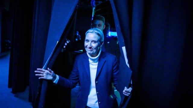 Alice Weidel, el pasado domingo, a su salida del plató del programa de televisión 'Quadrell'.