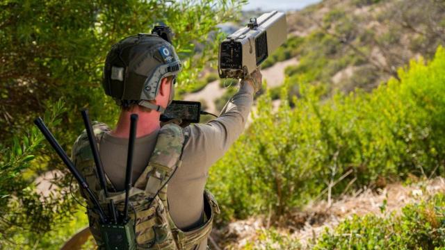 El Dronebuster DTIM Kit está diseñado para ser ligero y portátil