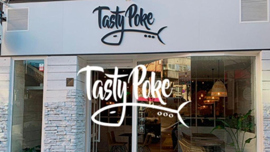 Exterior de Tasty Poke, en Santiago.