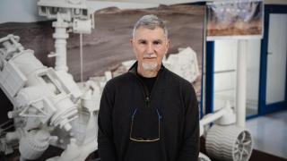 Víctor Parro, el científico español que busca vida en Marte y da el parte meteorológico marciano a la NASA: