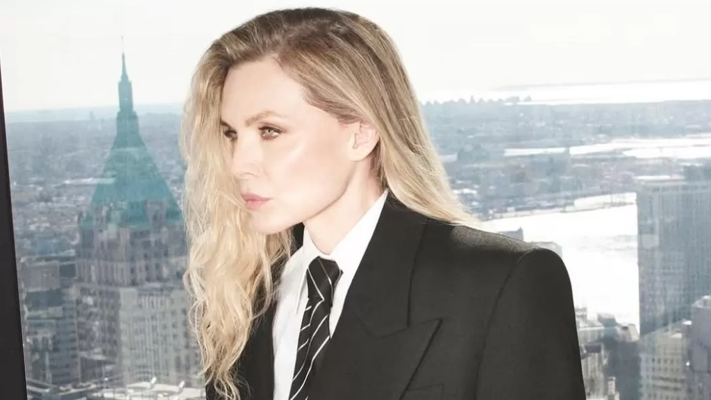 Michelle Pfeiffer se convierte en la nueva musa de Saint Laurent.