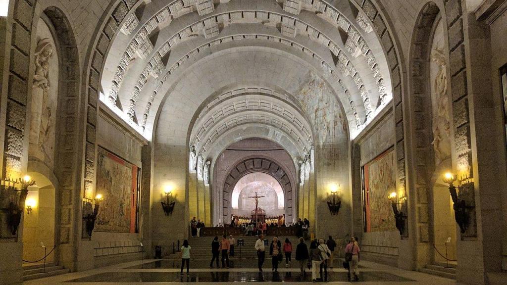 Interior de la basílica del Valle de Cuelgamuros.