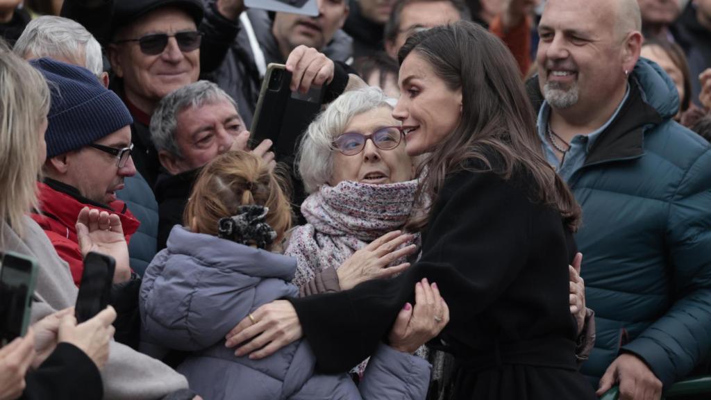 Letizia se da un baño de masas en Tudela.