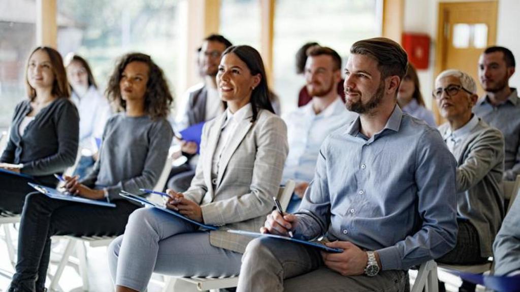 Imagen de archivo de alumnos en clase.