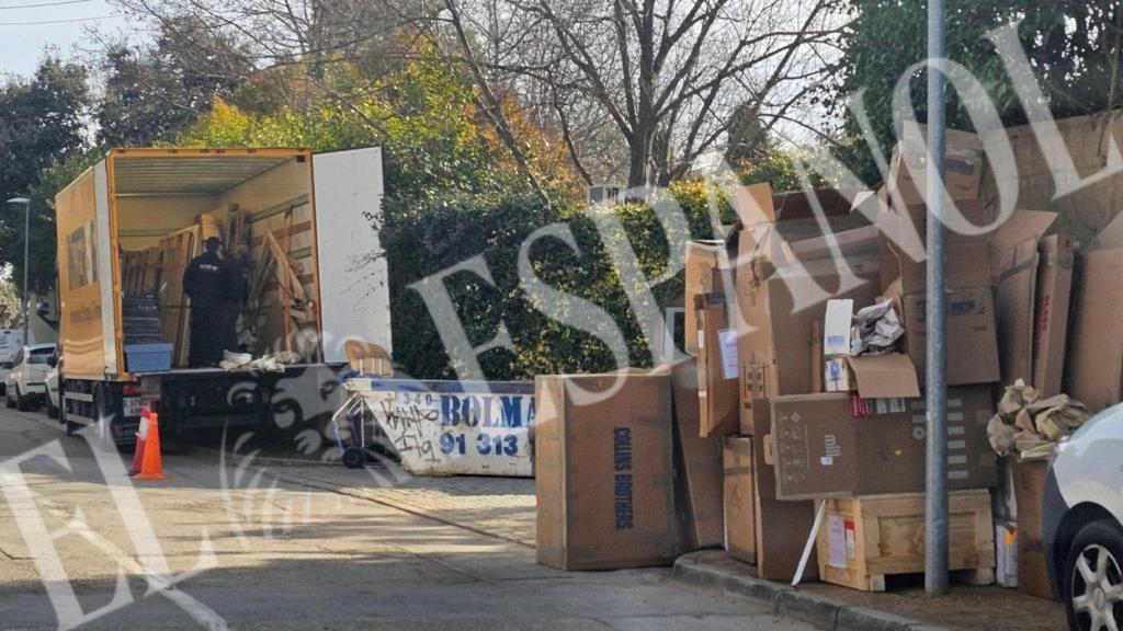 Richard Gere ha traído todos sus enseres personales de su casa de Estados Unidos.