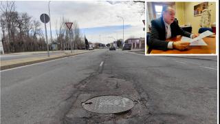 Estado de conservación de la travesía de la N-620 a su paso por Salamanca. Arriba el concejal de Fomento y Urbanismo, Fernando Carabias