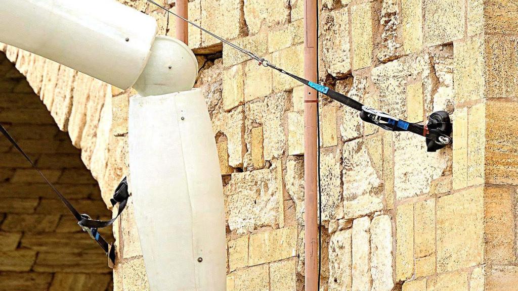 Anclajes en el puente de Piedra.