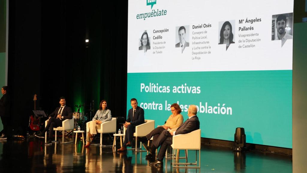 Mesa redonda en la que ha tomado parte la presidenta de la Diputación de Toledo, Concepción Cedillo.